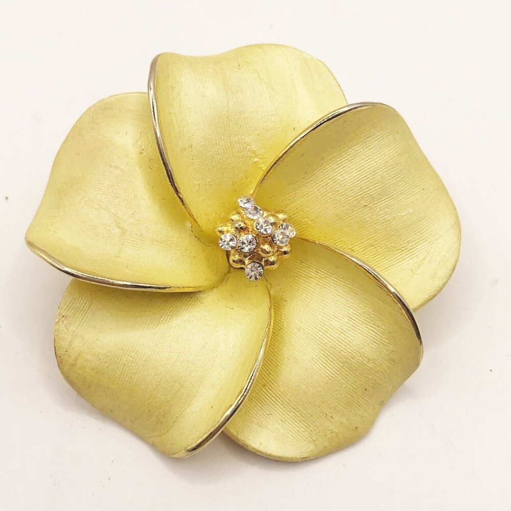 Yellow enamel flower brooch pin pendant gold tone edges rhinestones in center